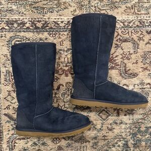 Ugg Australia Classic Tall Boot in Navy, size 8 (Women’s)